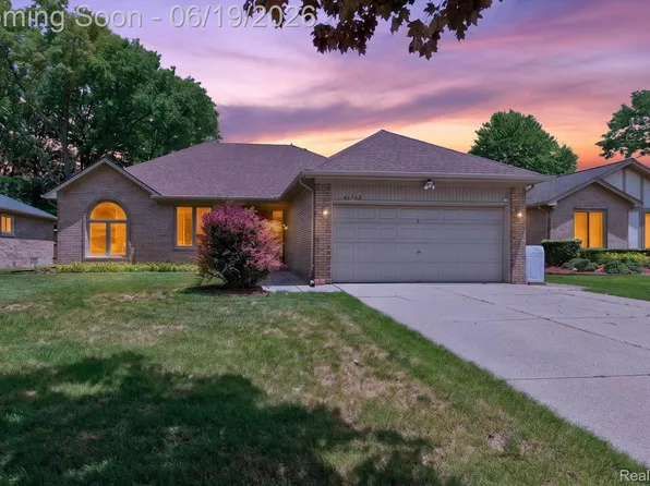 46362 Springhill Dr, Shelby Township, MI 48317