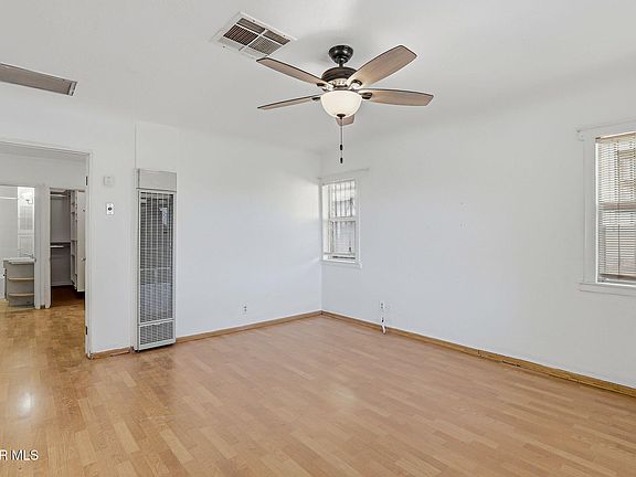 4th image of 2327 E Yandell Dr