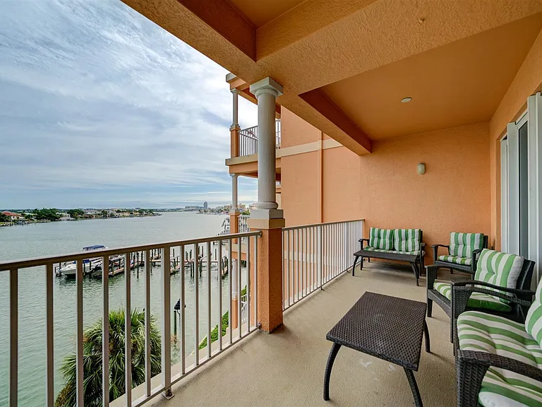 530 S Gulfview Blvd #401 — Photo 6