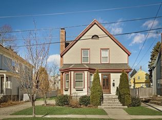 28 Hampden St, Swampscott, MA 01907