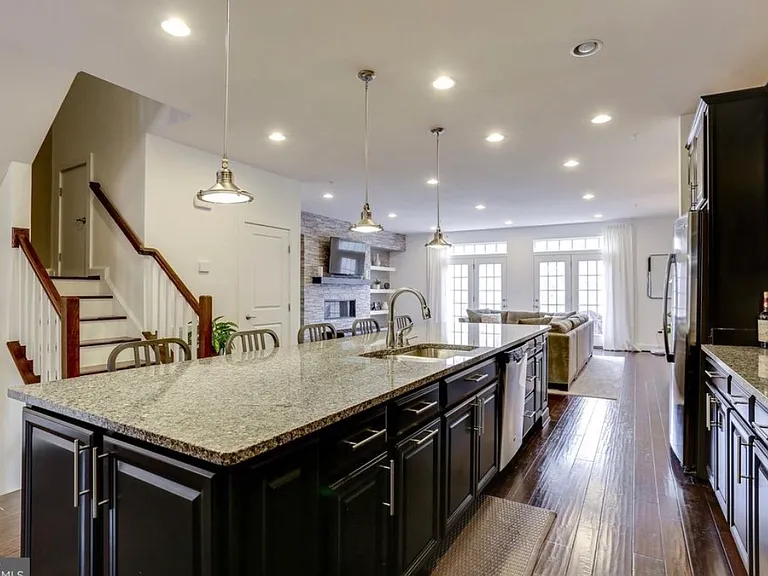 148 Merrimack Way — Photo 3