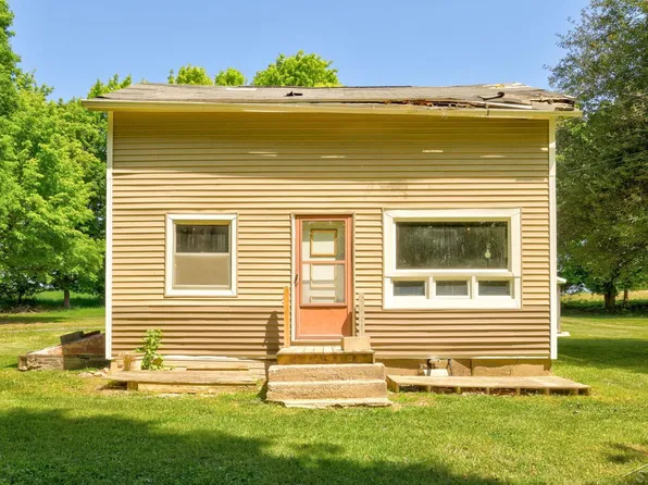 5400 Sister Lake Rd, Columbiaville, MI 48421