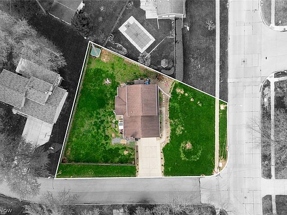 5th image of 2204 Southeast Blvd
