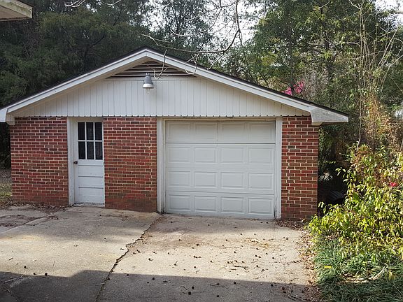 Detached single car garage