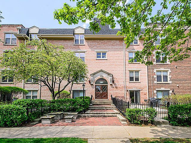 1st image of 842 Forest Ave #842