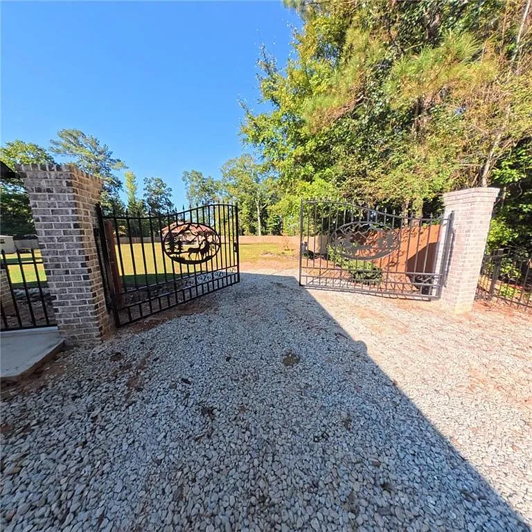 3 bed, 2.5 bath, $2,700 — Photo 2