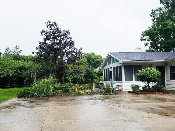 3rd image of 874 N Village Dr