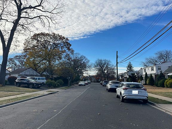 4th image of 33 Ridgewood St