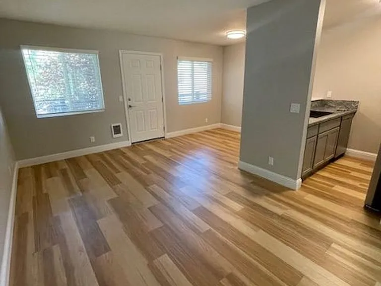 310 Pine St — Photo 15