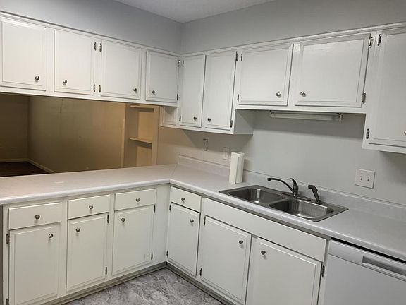5th image of 108 Shirley Dr APT B