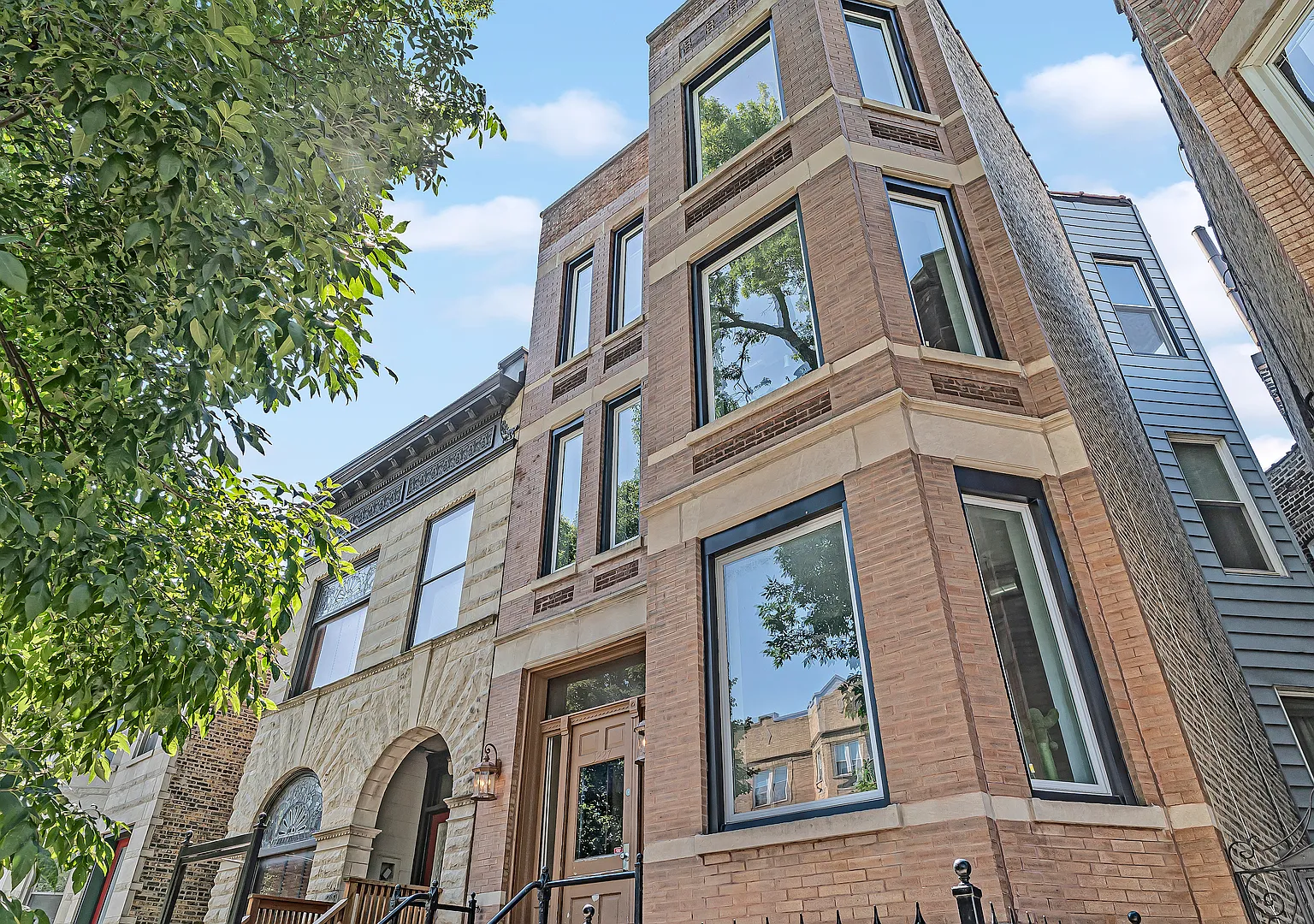 3 bed, $2,400 — Photo 1
