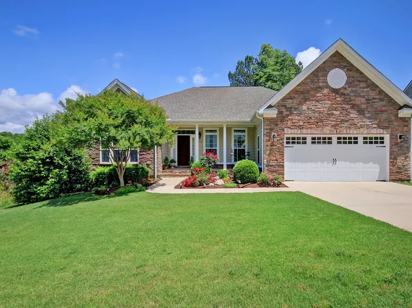 372 Farnleigh Dr, Chapel Hill, NC 27517