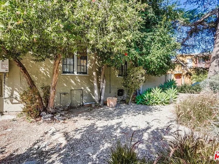 1574 Murray Dr — Photo 32