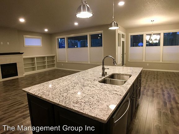 4th image of 2607 NE 7th Dr