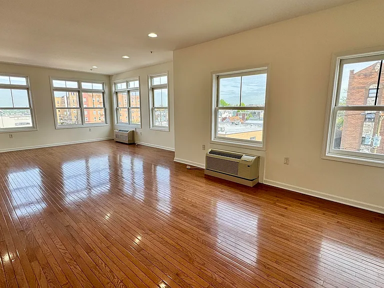 9252 Kennedy Blvd #406 — Photo 3