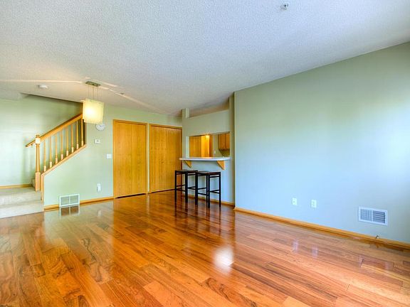 3rd image of 9019 Scarlet Globe Dr