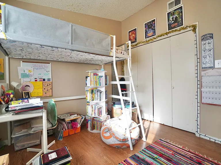 618 W 51st St #103 — Photo 14