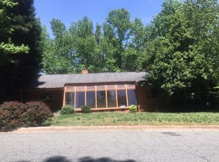 700 Leawood Dr, Greensboro, NC 27410