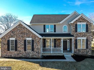 77 Berkshire Dr, Falling Waters, WV 25419