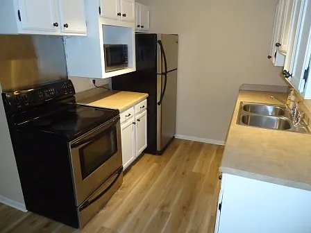 4 Pine Tree Dr #221 — Photo 2