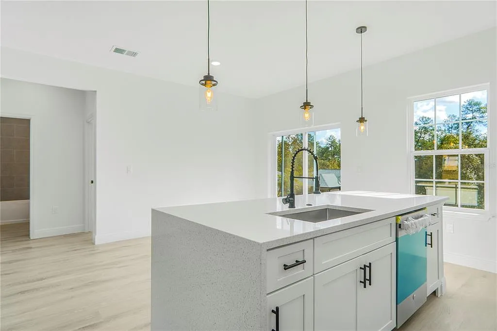 4 bed, 2.0 bath, 1774 sqft, $1,980 — Photo 2