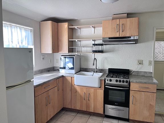 4th image of 915 40th Ave