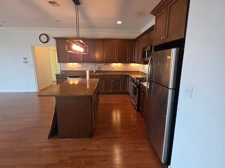 2811 N Bell Ave — Photo 3