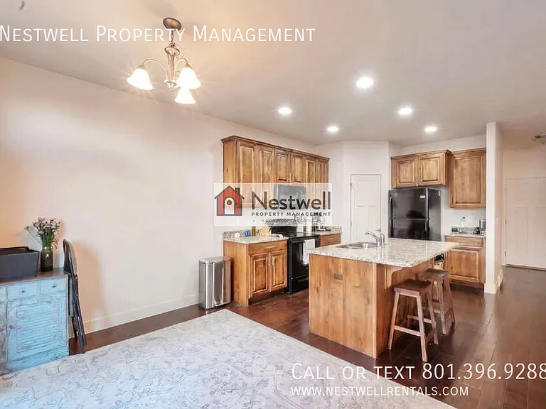 4159 N Fremont Dr — Photo 5