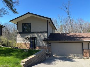 6951 Windward Hills Dr, Brecksville, OH