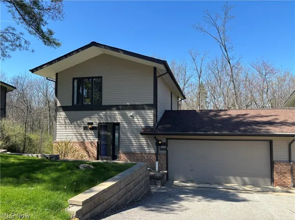 6951 Windward Hills Dr, Brecksville, OH 44141