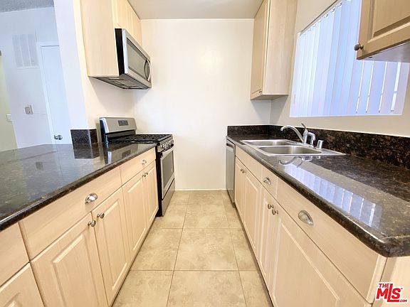 5th image of 3840 Ingraham St #106A