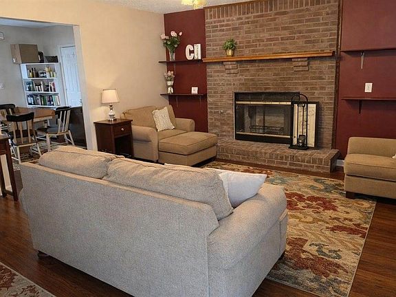 3rd image of 411 College View Dr