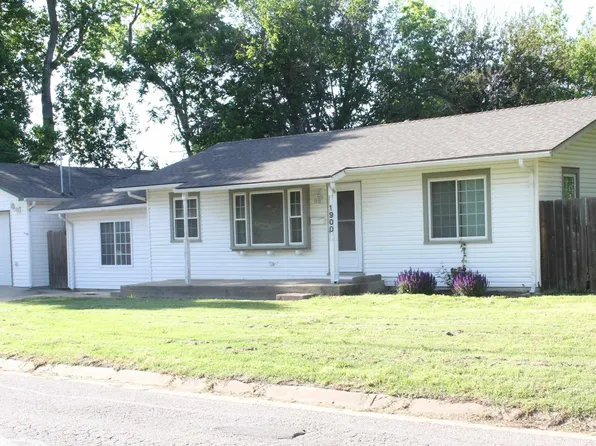1900 W 45th St S, Wichita, KS 67217