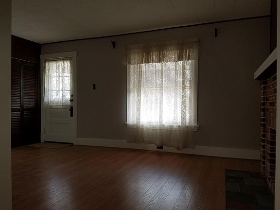 3rd image of 2824 Brentwood Ave