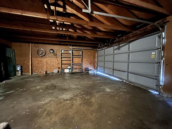 2nd image of 121 Algonquin St