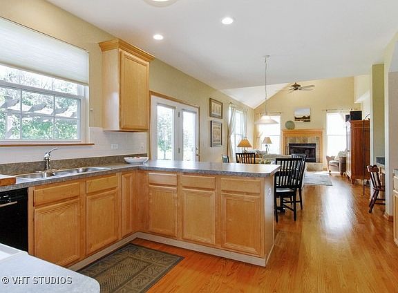 3rd image of 3090 Savannah Dr