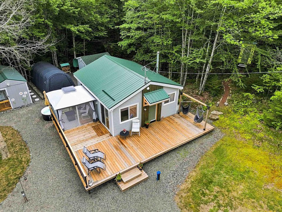 1st image of 15 Cliff View Dr