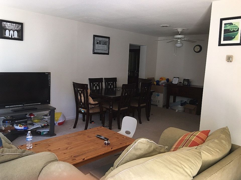 Living Room/Dining