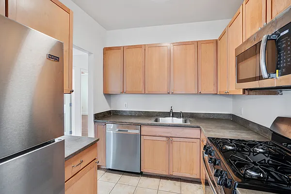 Rented by SERHANT. | media 2