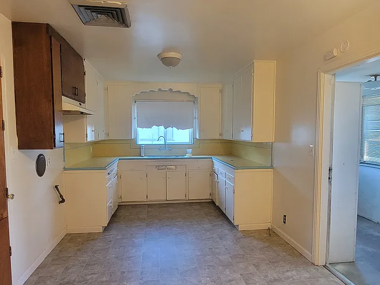 516 Acacia Ave — Photo 11
