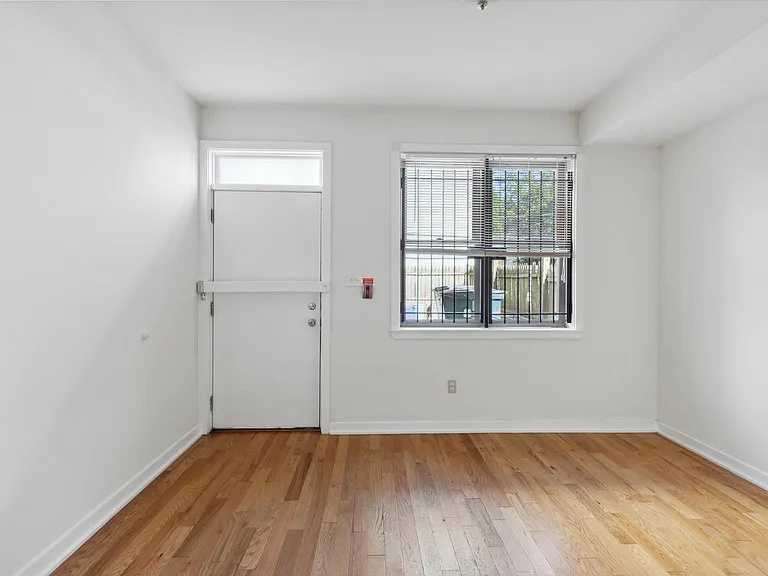 2025 N 17th St #102 — Photo 4