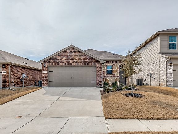 3rd image of 918 Country Rd