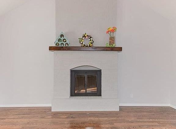 COZY UP TO YOUR FIREPLACE NICE SCREEN AND A HEARTH FOR SITTING