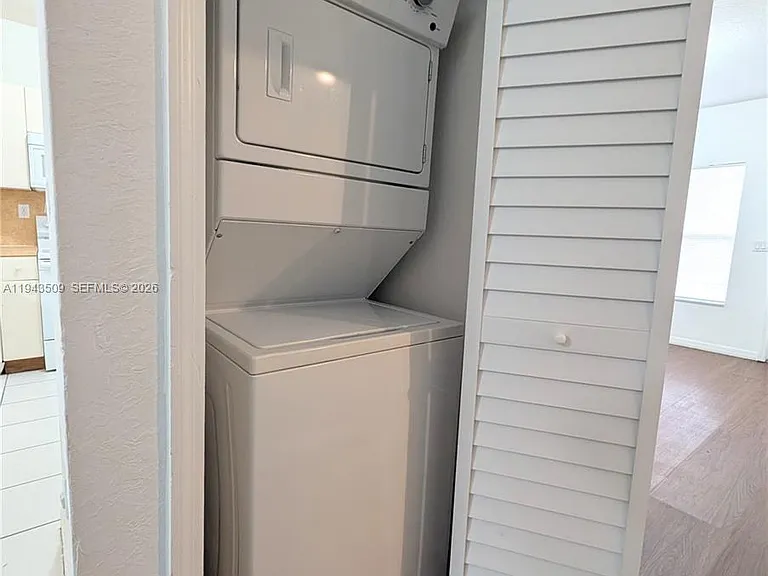 825 SW 6th Pl — Photo 16