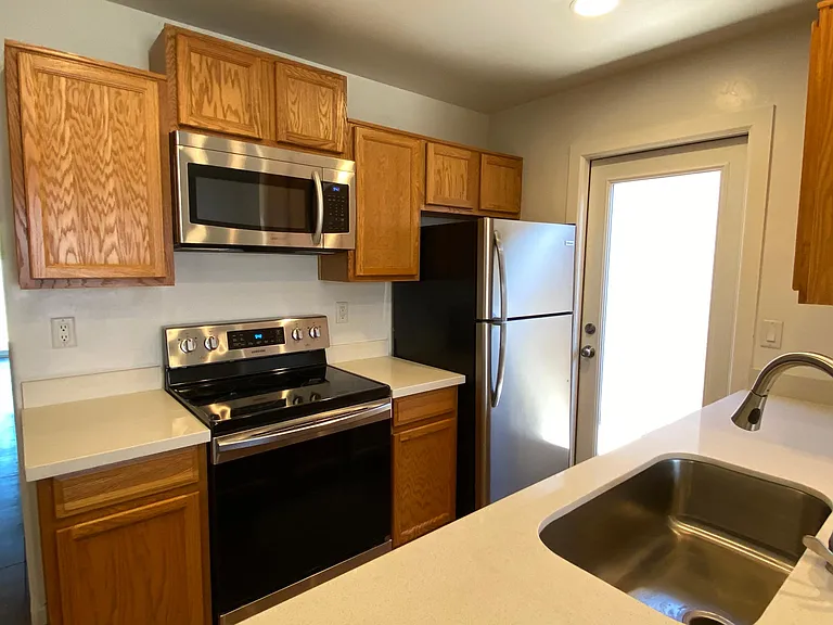 123 E Adams St — Photo 7