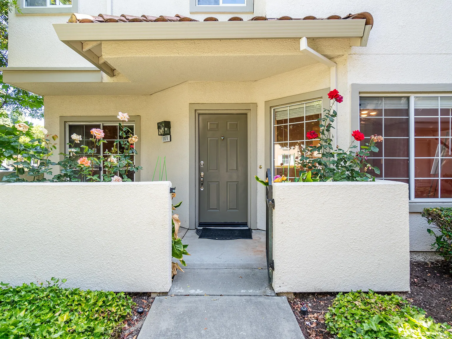 3 bed, 2.5 bath, 1684 sqft, $4,395 — Photo 2