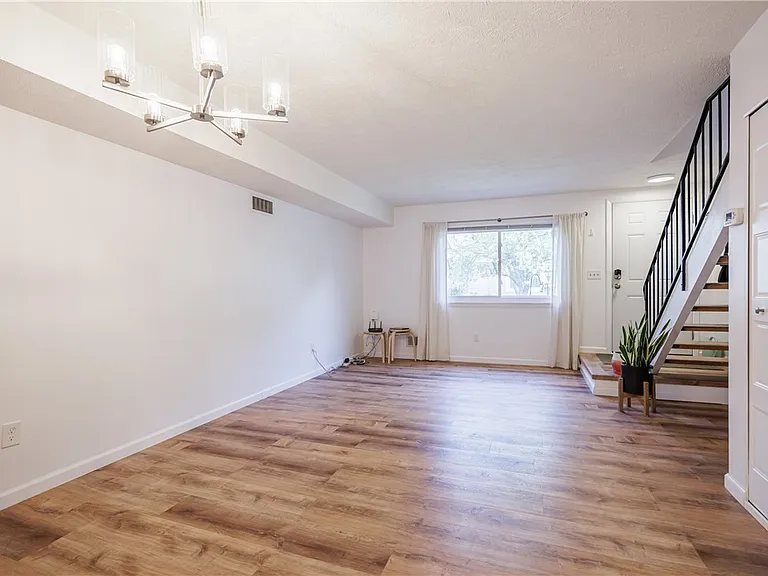 678 Eastbrooke Ln — Photo 12