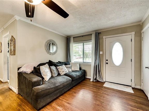 4th image of 3812 W Spurgeon St