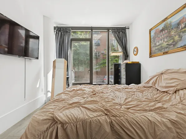 429 Kent Avenue image 3 of 9