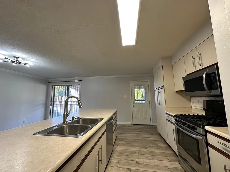 Spacious kitchen